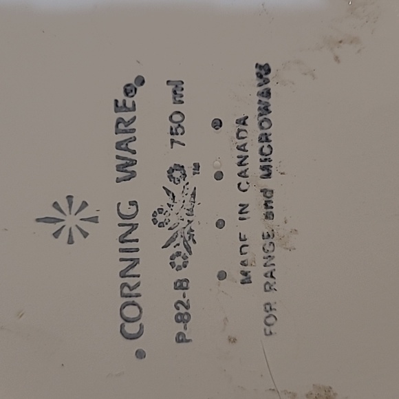 Corning ware 750 ml pot with lid - Picture 3 of 3